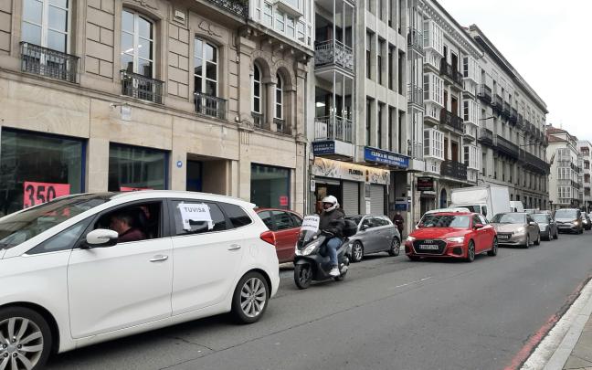 Caravana de coches de los trabajadores de Tuvisa. ONDA VASCA Caravana de coches de los trabajadores de Tuvisa. ONDA VASCA