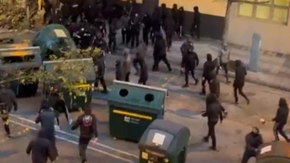 Altercados en Iturrama tras la suspensión del acto de Vito Quiles en Pamplona. / DIARIO DE NOTICIAS