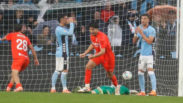 Carlos Soler celebra su gol en el partido de ida. LALIGA