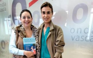 Carmen Posadas en Onda Vasca presentando su último libro