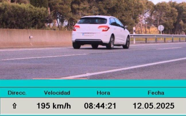 Imagen de los vehículos facilitada por la Policía Foral. Imagen de los vehículos facilitada por la Policía Foral.