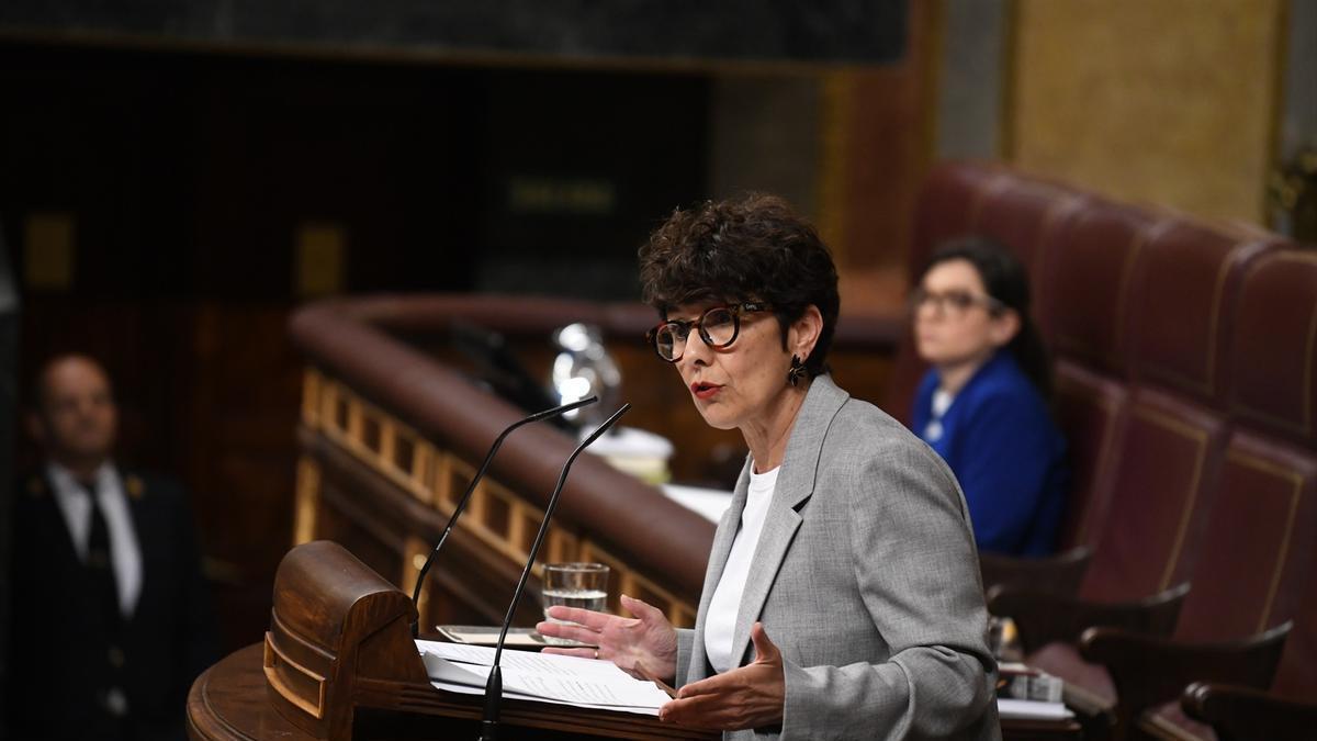 La portavoz del PNV en el Congreso, Maribel Vaquero, interviene durante una sesión plenaria.