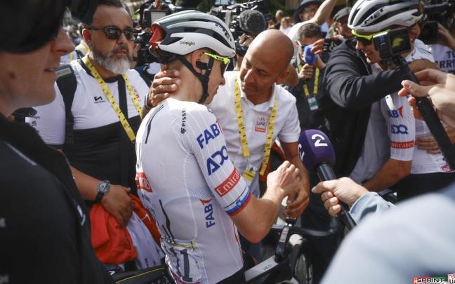 Josean Fernández, ‘Matxin’, junto a Tadej Pogacar, el mejor ciclista del mundo.