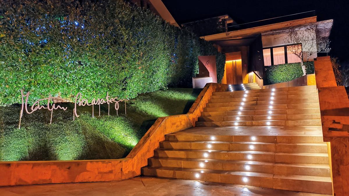 La entrada al restaurante Martín Berasategui, ubicado en Lasarte.