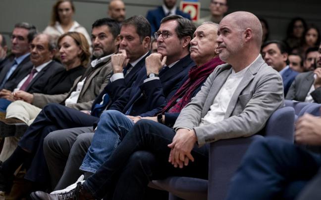 El presidente de la Cepyme, Gerardo Cuerva; el presidente de la CEOE, Antonio Garamendi; el secretario general de UGT, Pepe Álvarez y el secretario general de CCOO, Unai Sordo, durante la toma de posesión del cargo de Yolanda Díaz