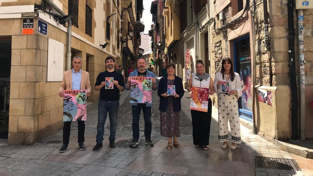 Representantes municipales en la presentación de madalenas