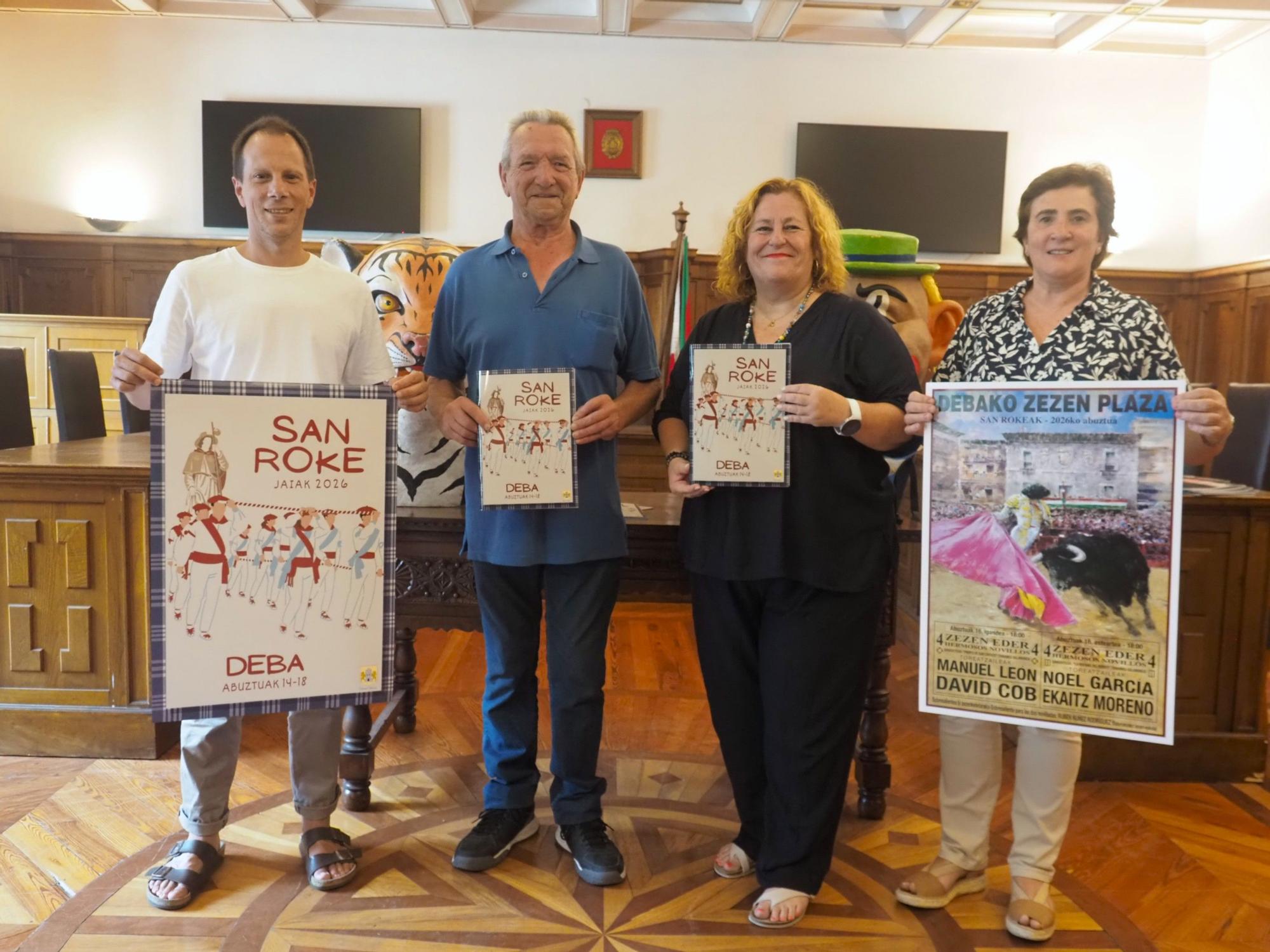 Juan Carlos Sillero, junto a a la alcaldesa y miembros de la corporacion, en la presentación del programa de fiestas.
