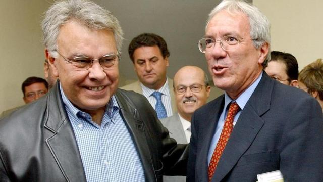 Felipe González y el exministro del Interior José Barrionuevo. / EFE Felipe González y el exministro del Interior José Barrionuevo.