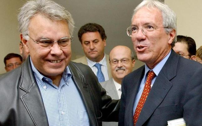 Felipe González y el exministro del Interior José Barrionuevo.