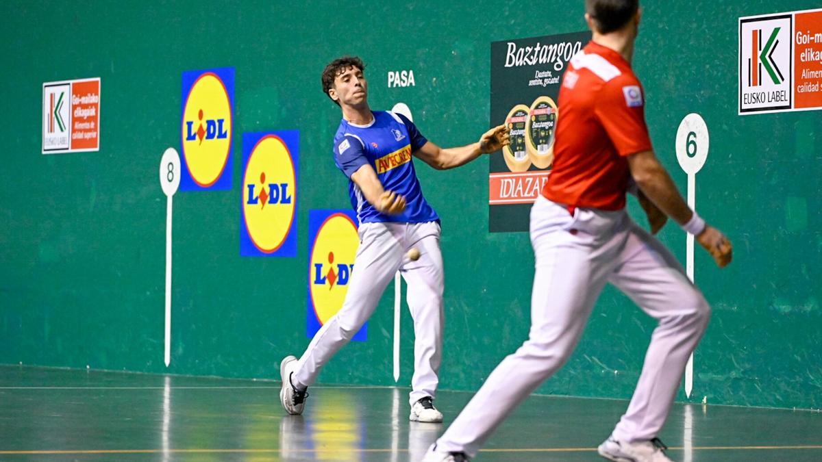 Peña II-Albisu ganan a Zabala-Eskuza en el play-off de acceso a las semifinales del Campeonato de Parejas disputado en el Astelena de Eibar.