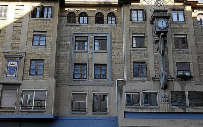 La fachada de la antigua estación de autobuses. FOTO: UNAI BEROIZ
