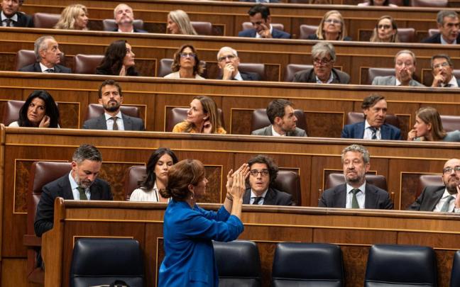 La ministra de Sanidad, Mónica García, durante una sesión plenaria en el Congreso de los Diputados.