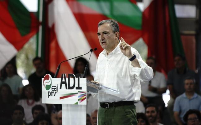 El presidente del EBB del PNV, Aitor Esteban, en el mitin celebrado en mayo