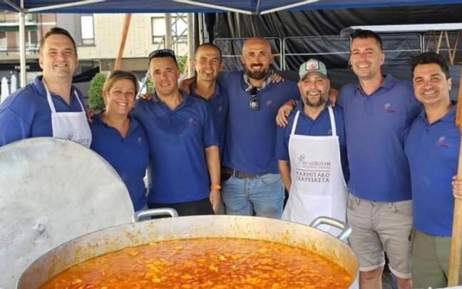 Su Gozotan volverá a preparar marmitako fuera de concurso para degustar / Araceli Oiarzabal Su Gozotan volverá a preparar marmitako fuera de concurso para degustar