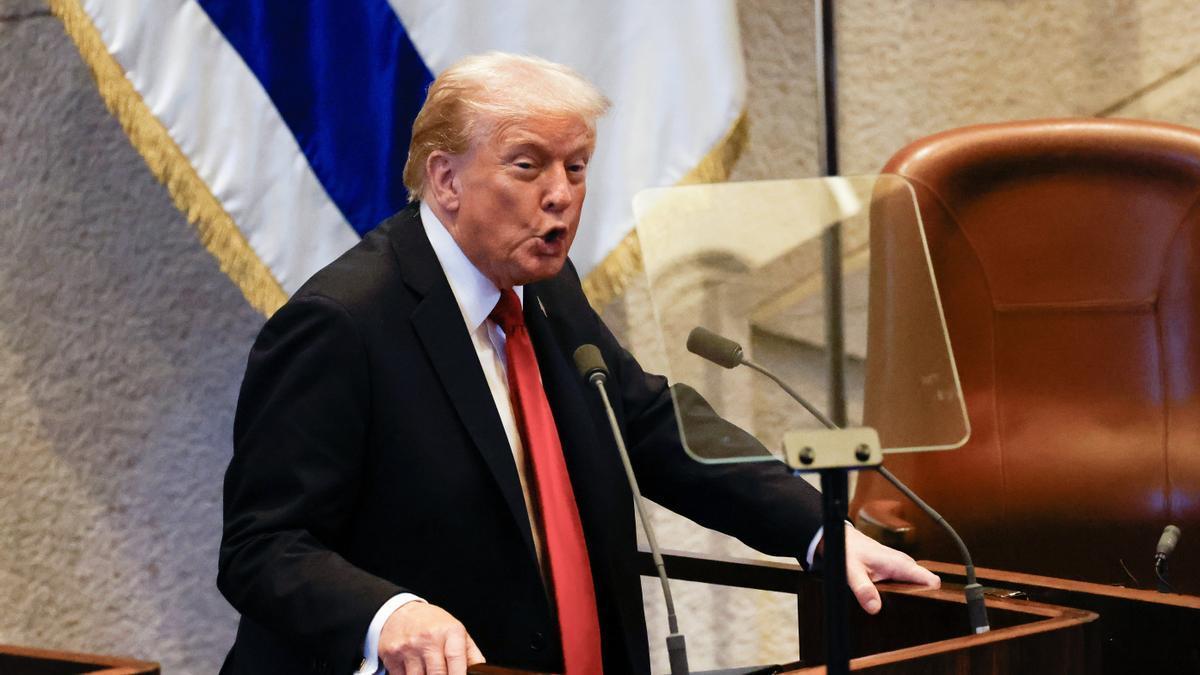 Trump durante su intervención en el Parlamento de Israel.