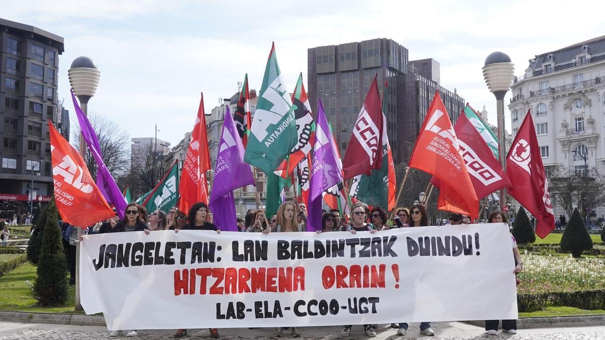 Manifestación en Bilbao por la huelga de comedores escolares