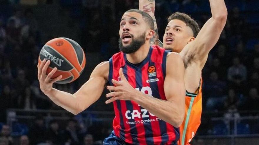 Thompson, soberbio en la dirección del equipo ante el Valencia Basket, se dispone a anotar ante Radebaugh