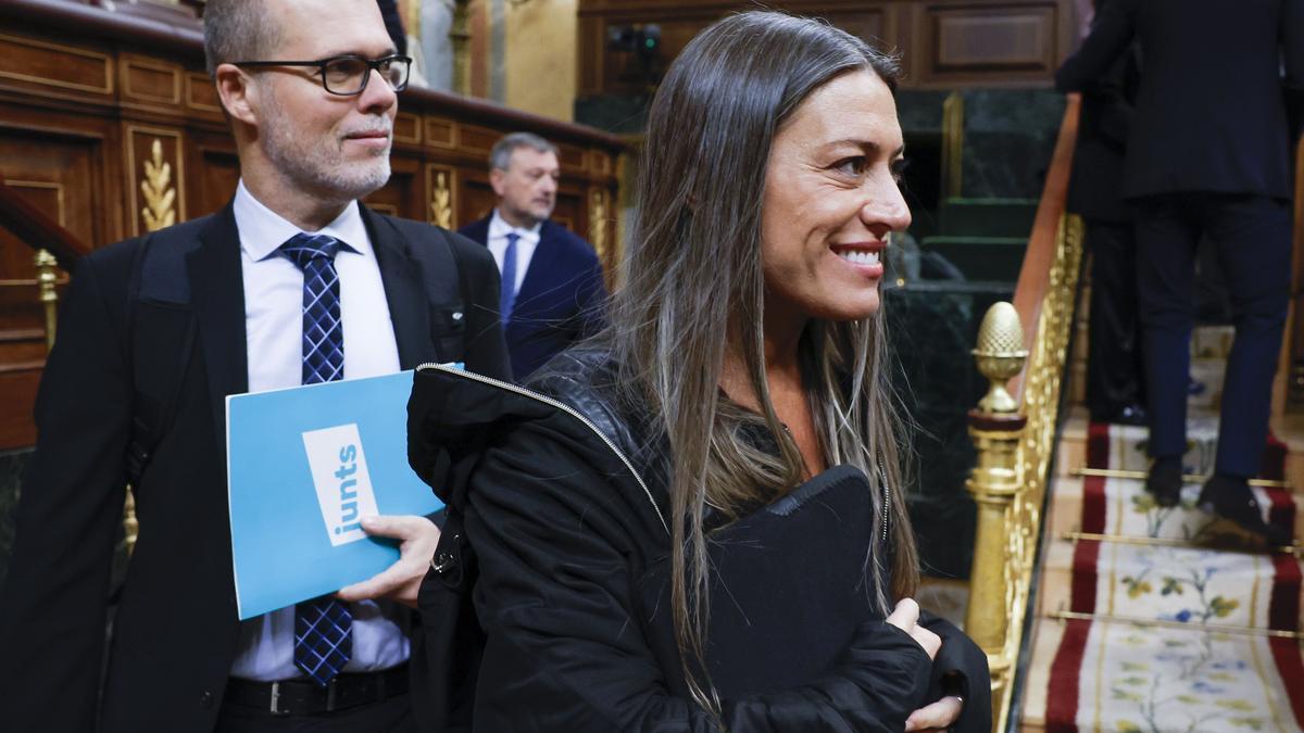 Miriam Nogueras, sonriente en el primer pleno tras el anuncio de ruptura por parte de Junts.