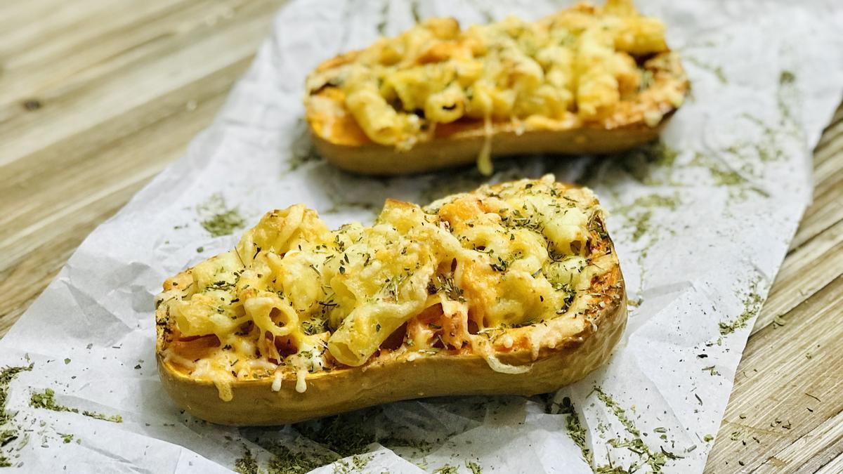 Calabaza asada y rellena de pasta.