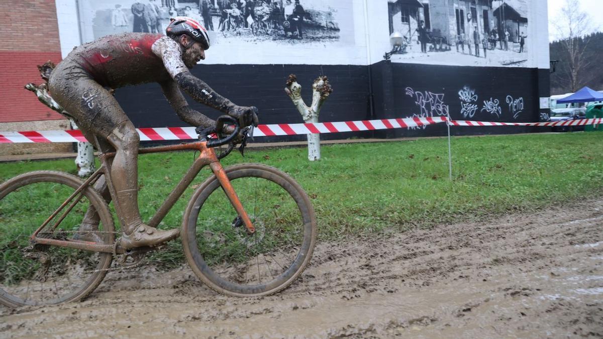 Jonathan Lastra fue segundo en meta.