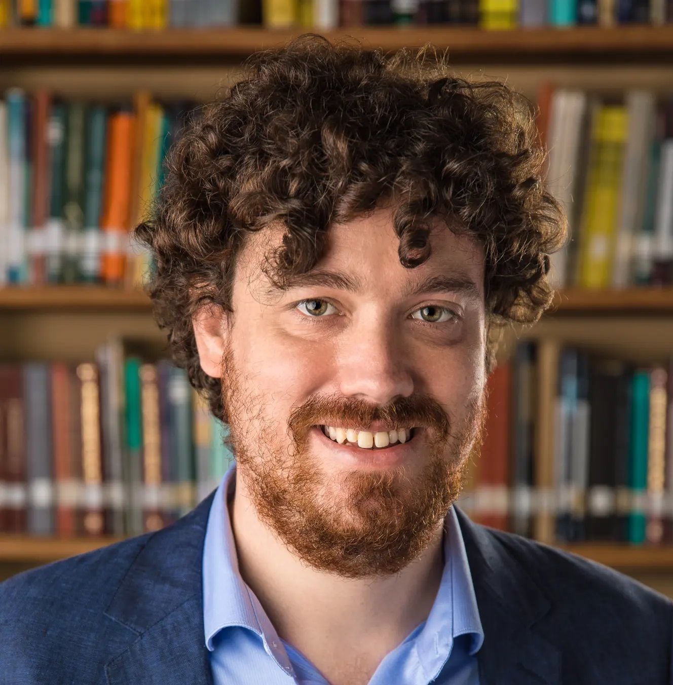 Tristan Buckmaster es profesor de Matemáticas en el Instituto Courant de Ciencias Matemáticas de la Universidad de Nueva York,
