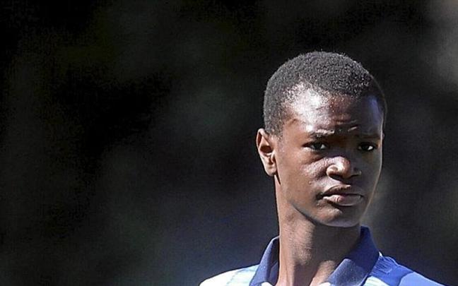 Alogo, en el partido de categoría infantil que jugó con la Real ante el Antiguoko en Zubieta. / IKER AZURMENDI