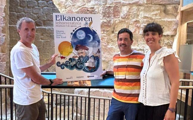 Haritz Alberdi, Arkaitz Barriola y Jaione Larrañaga con el cartel.
