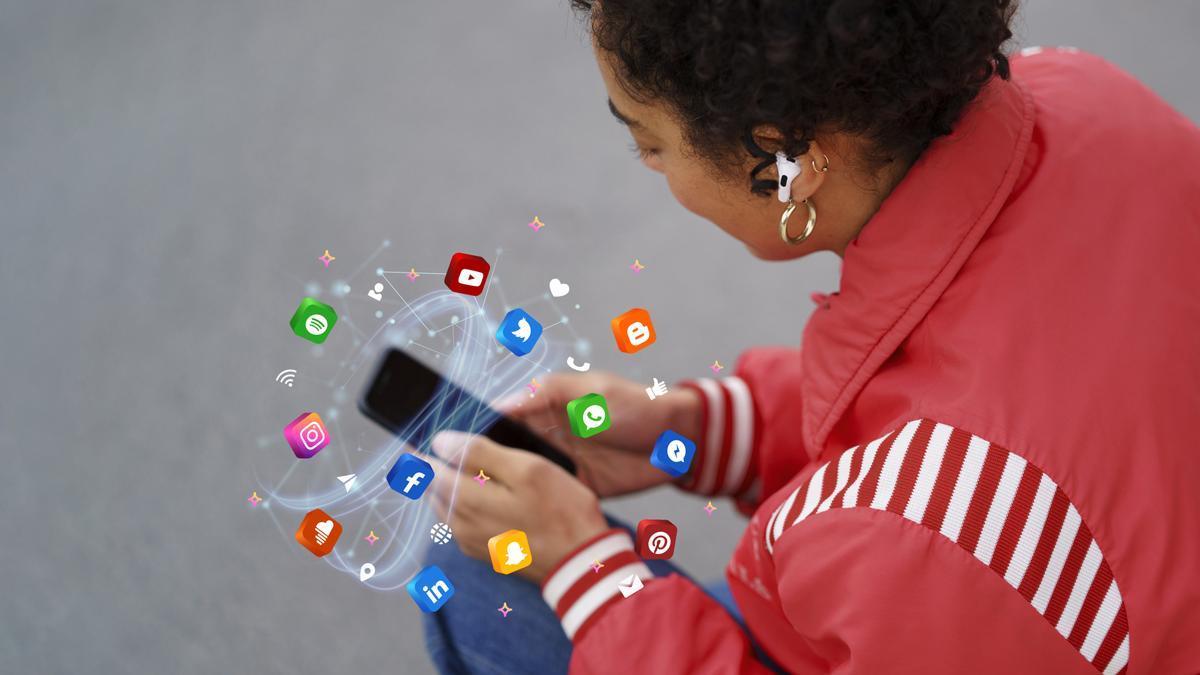 Las IA pueden ajustar y configurar las redes sociales al gusto de cada usuario con el fin de retenerlo ante la pantalla.
