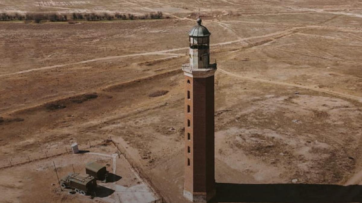 El faro de Petrovsky, en el medio de la nada.