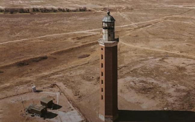 El faro de Petrovsky, en el medio de la nada.