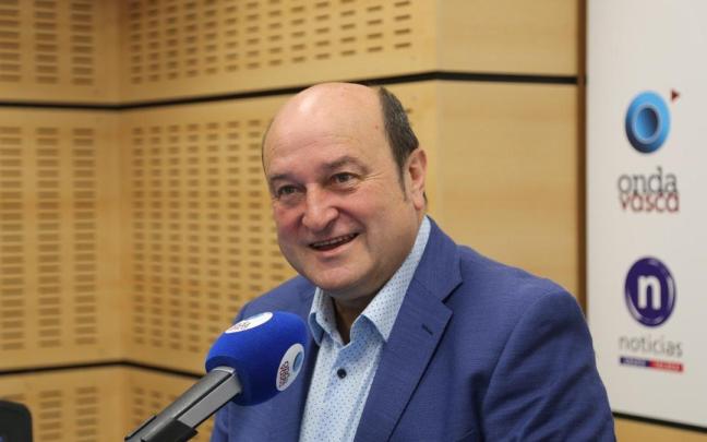 El presidente del EBB del PNV, Andoni Ortuzar, en los estudios de Onda Vasca El presidente del EBB del PNV, Andoni Ortuzar, en los estudios de Onda Vasca