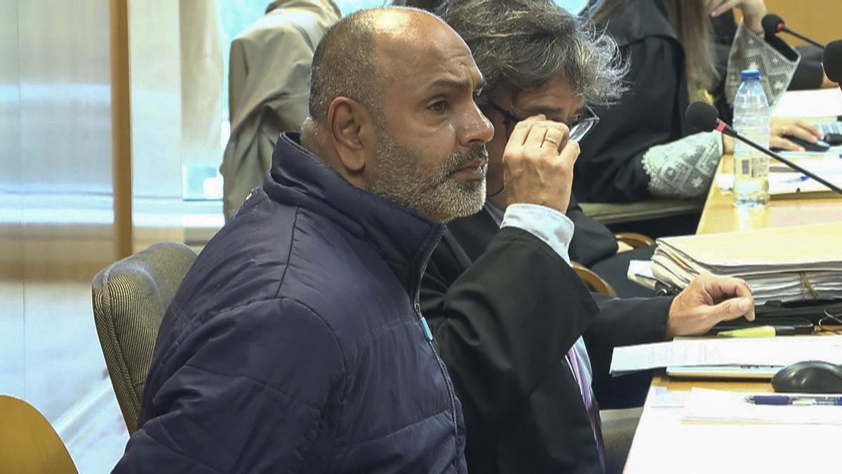 Captura de vídeo de la Audiencia de Madrid, que ha iniciado este martes el juicio a Dilawar Hussain F.C, el autor confeso de la muerte de los tres hermanos.