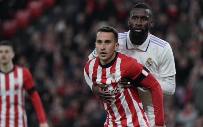 Rudiger cubre a Berenguer en el último clásico disputado en San Mamés