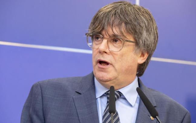 Carles Puigdemont. Carles Puigdemont.