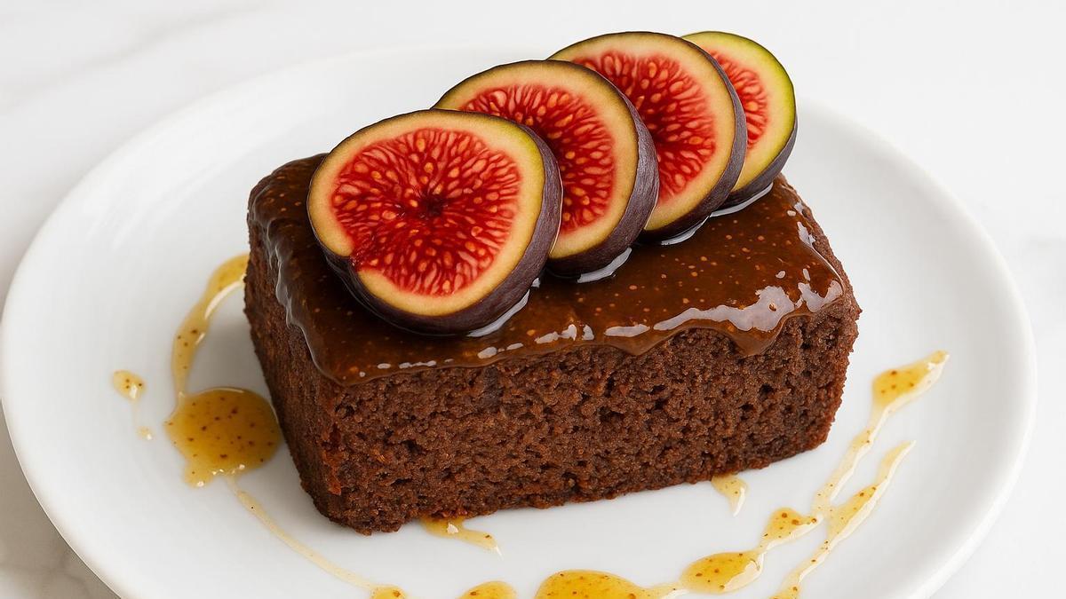 Bizcocho de chocolate y brevas.