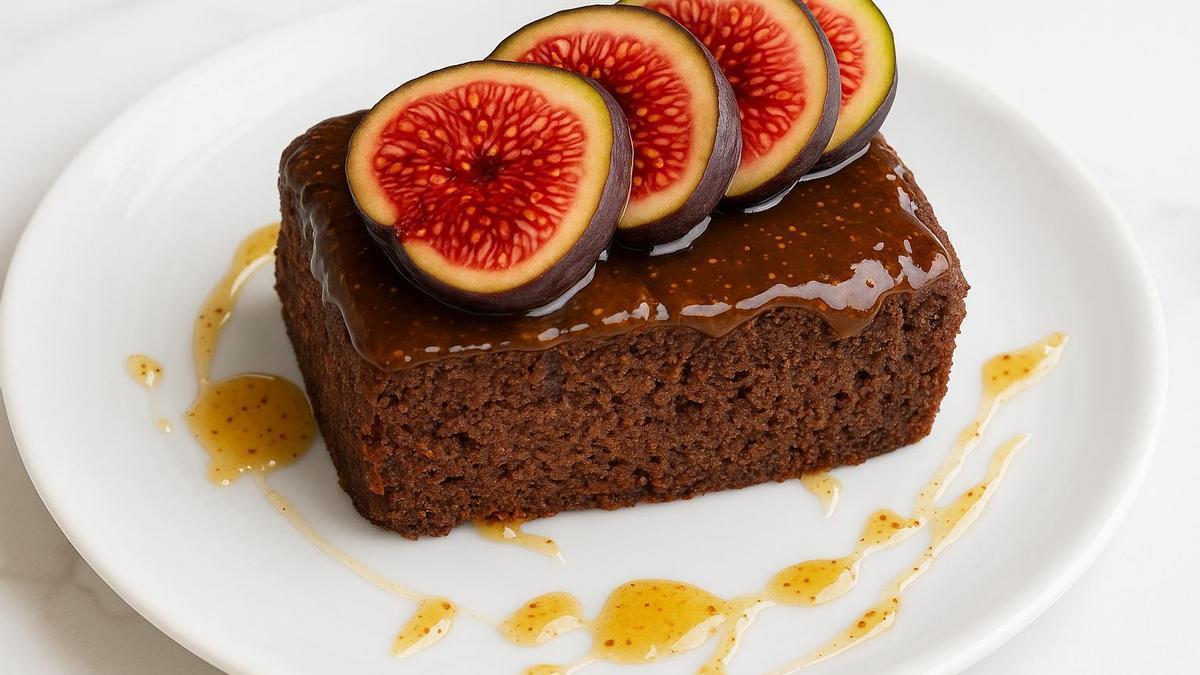 Bizcocho de chocolate y brevas.