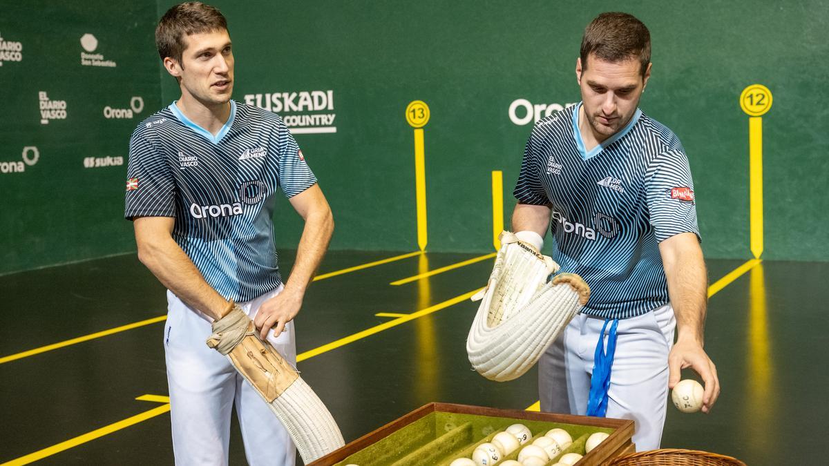 Segurola-Barrenetxea IV y Ezkurra II-Azpiroz seleccionan material para la final del Campeonato de Parejas de remonte.