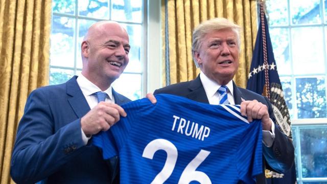 El presidente de la FIFA, Gianni Infantino, junto al presidente de Estados Unidos, Donald Trump.