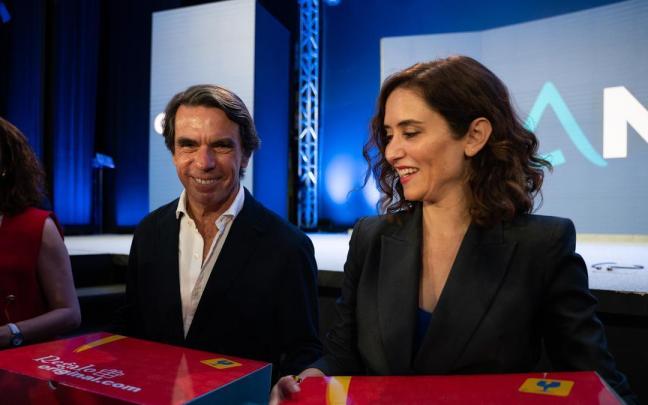 La presidenta de Madrid, Isabel Díaz Ayuso, junto a José María Aznar en una imagen de archivo. La presidenta de Madrid, Isabel Díaz Ayuso, junto a José María Aznar en una imagen de archivo.