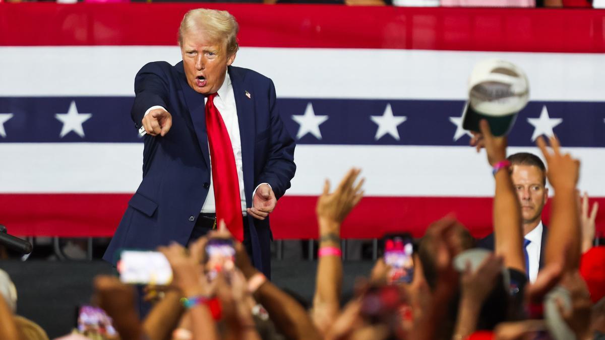 Donald Trump, en el acto en el Bojangles Coliseum de Charlotte, en Carolina del Norte, donde atacó duramente a Kamala Harris.