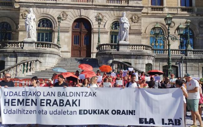 Movilización de trabajadores municipales convocada por ELA y LAB en Bilbao