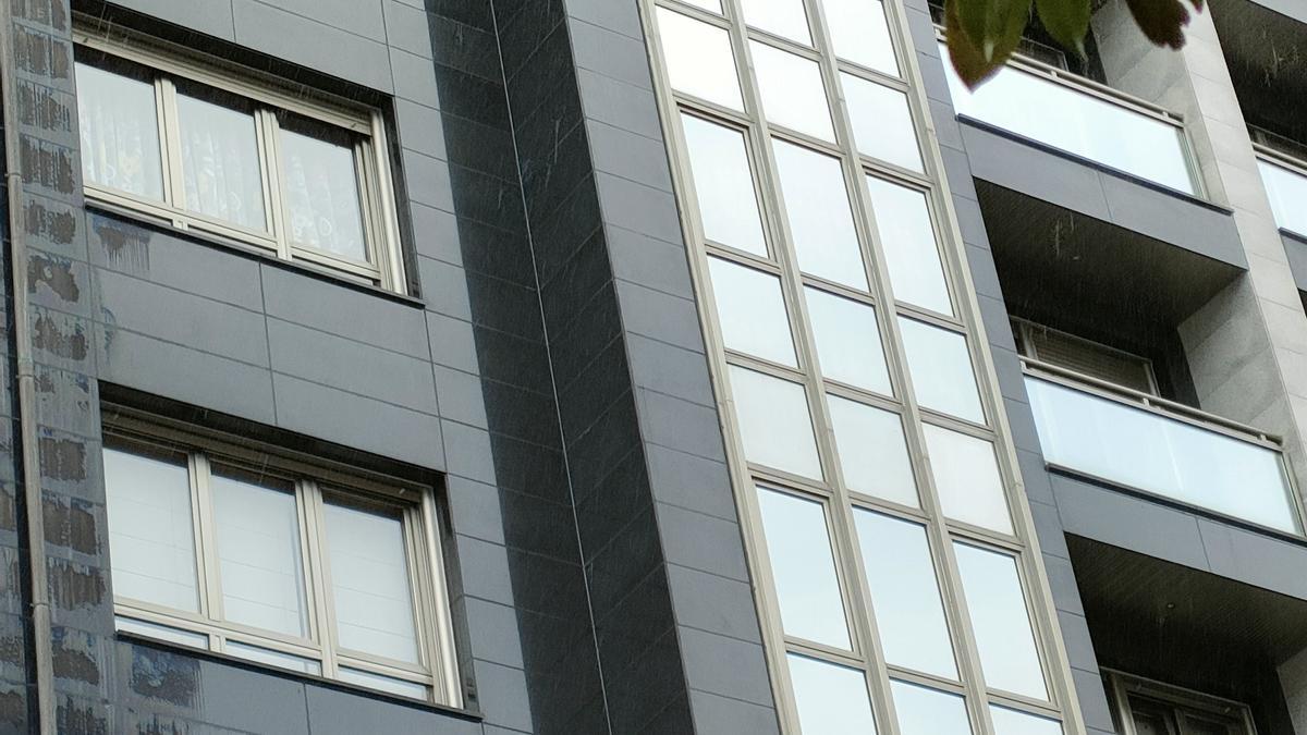 Imagen del edificio desde el que se precipitaron las dos hermanas mellizas de 12 años.