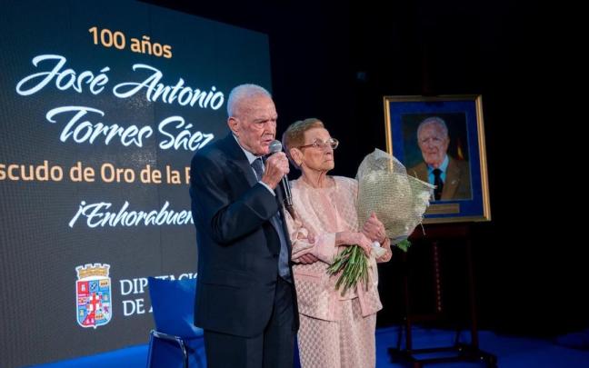 José Antonio Torres Sáez, durante el acto en el que recibió el Escudo de Oro de la Provincia de Almería por su trayectoria pública.