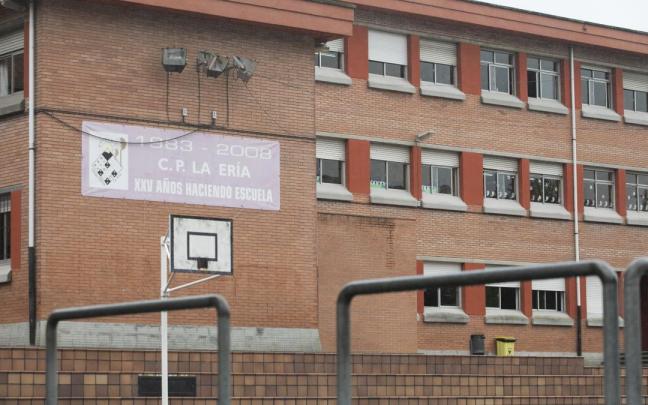 Fachada del Colegio Público La Ería. Fachada del Colegio Público La Ería.