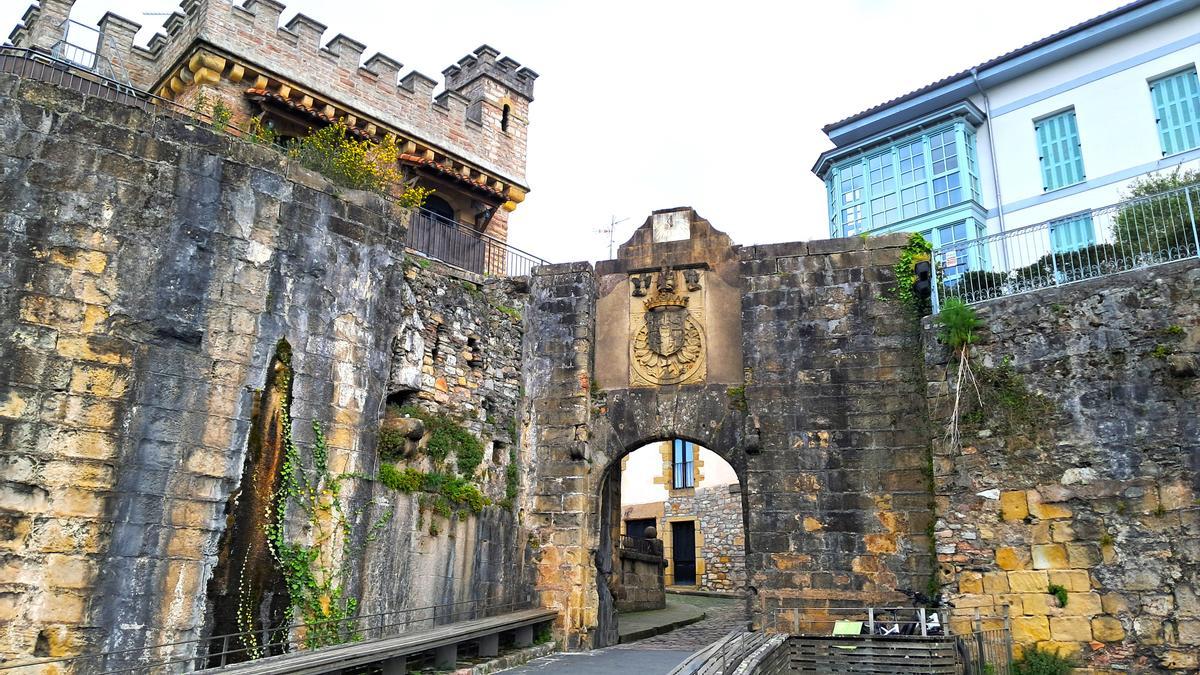 Puerta de Santa María, en Hondarribia.
