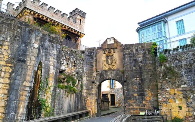 Puerta de Santa María, en Hondarribia.
