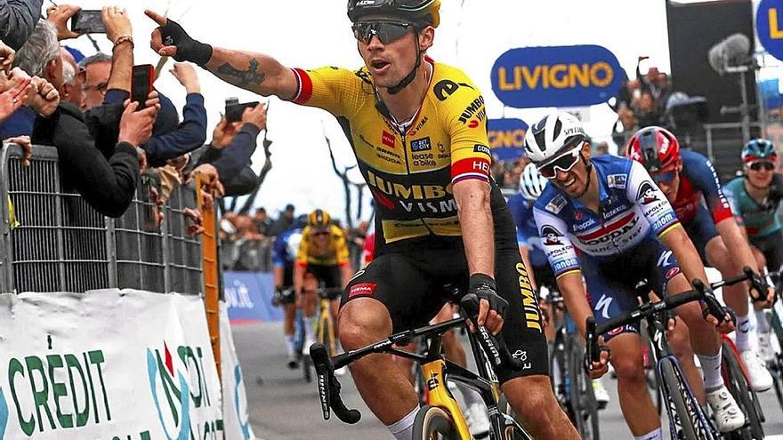 Roglic celebra su triunfo en la cuarta etapa de la Tirreno-Adriático. | FOTO: JUMBO