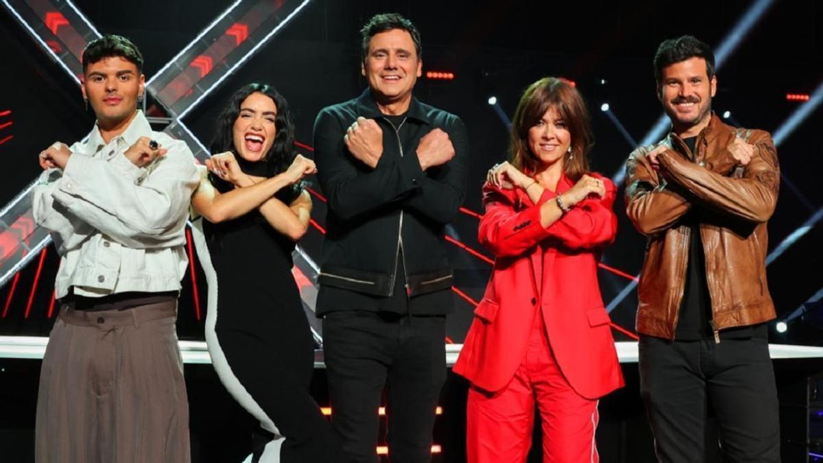 Ion Aramendi, presentador, junto al jurado de ‘Factor X’.