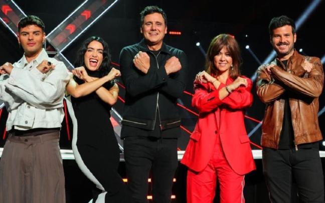 Ion Aramendi, presentador, junto al jurado de ‘Factor X’.