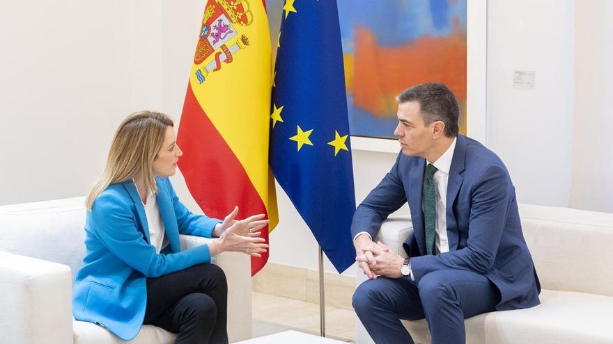 Sánchez recibe a la presidenta del Parlamento Europeo, Roberta Metsola.